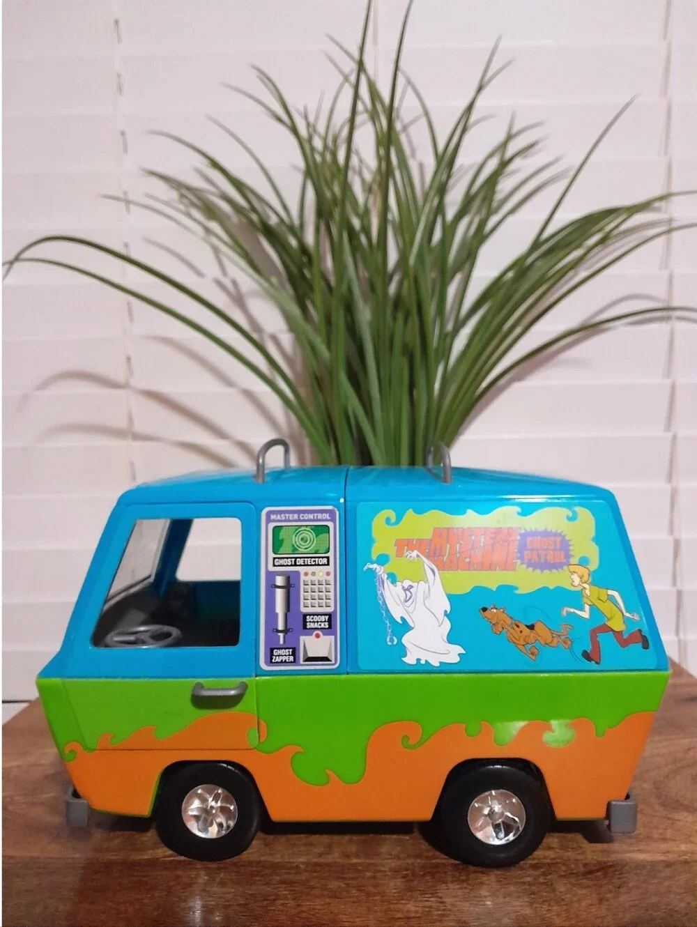 2005 vintage toy Scooby Doo Mystery Machine + characters Hanna Barbera Co